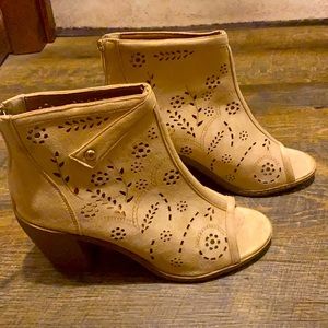 Maurices Open Toe Booties NWOT size 10